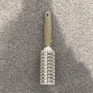 Vent Brush with Beige Handle and White Cushion